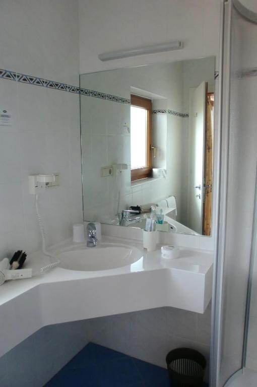 קאסטלרוטו Hotel Viktoria חדר תמונה